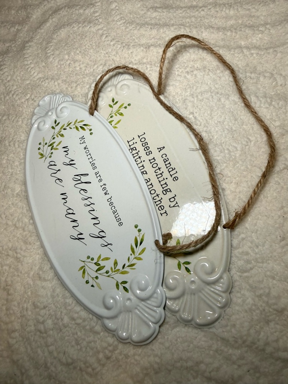 White and Green Oval Hanging Plaque Pair - Picture 3 of 4